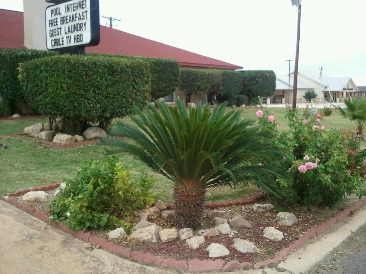 Royal Inn Pearsall מראה חיצוני תמונה