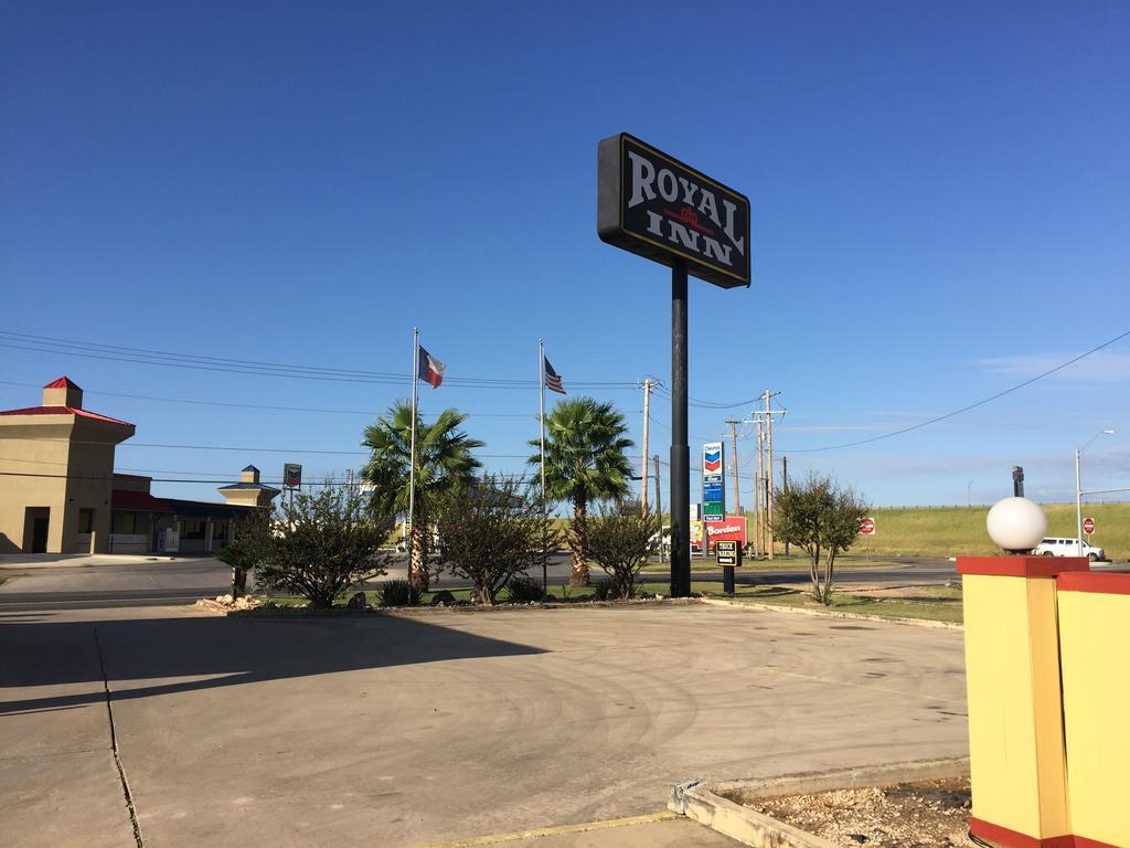 Royal Inn Pearsall מראה חיצוני תמונה