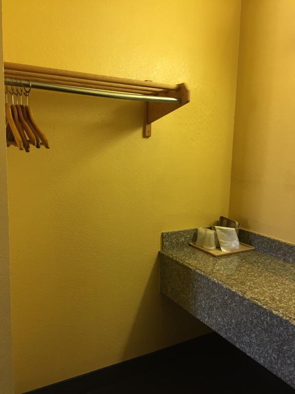 Royal Inn Pearsall מראה חיצוני תמונה