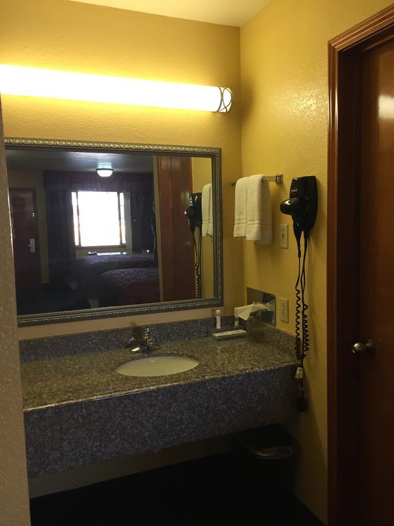 Royal Inn Pearsall מראה חיצוני תמונה