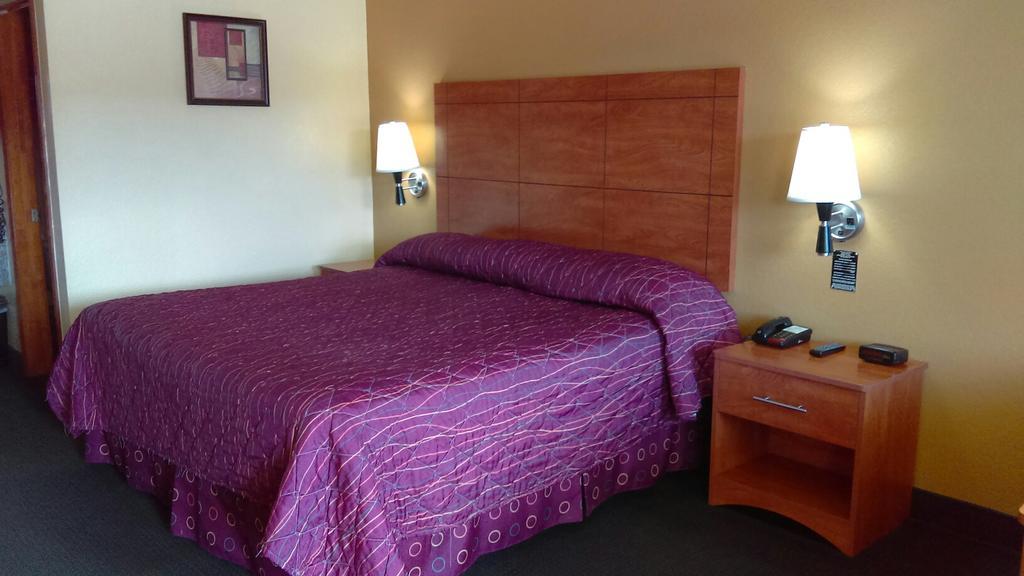 Royal Inn Pearsall מראה חיצוני תמונה