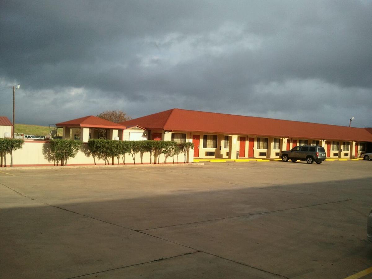 Royal Inn Pearsall מראה חיצוני תמונה