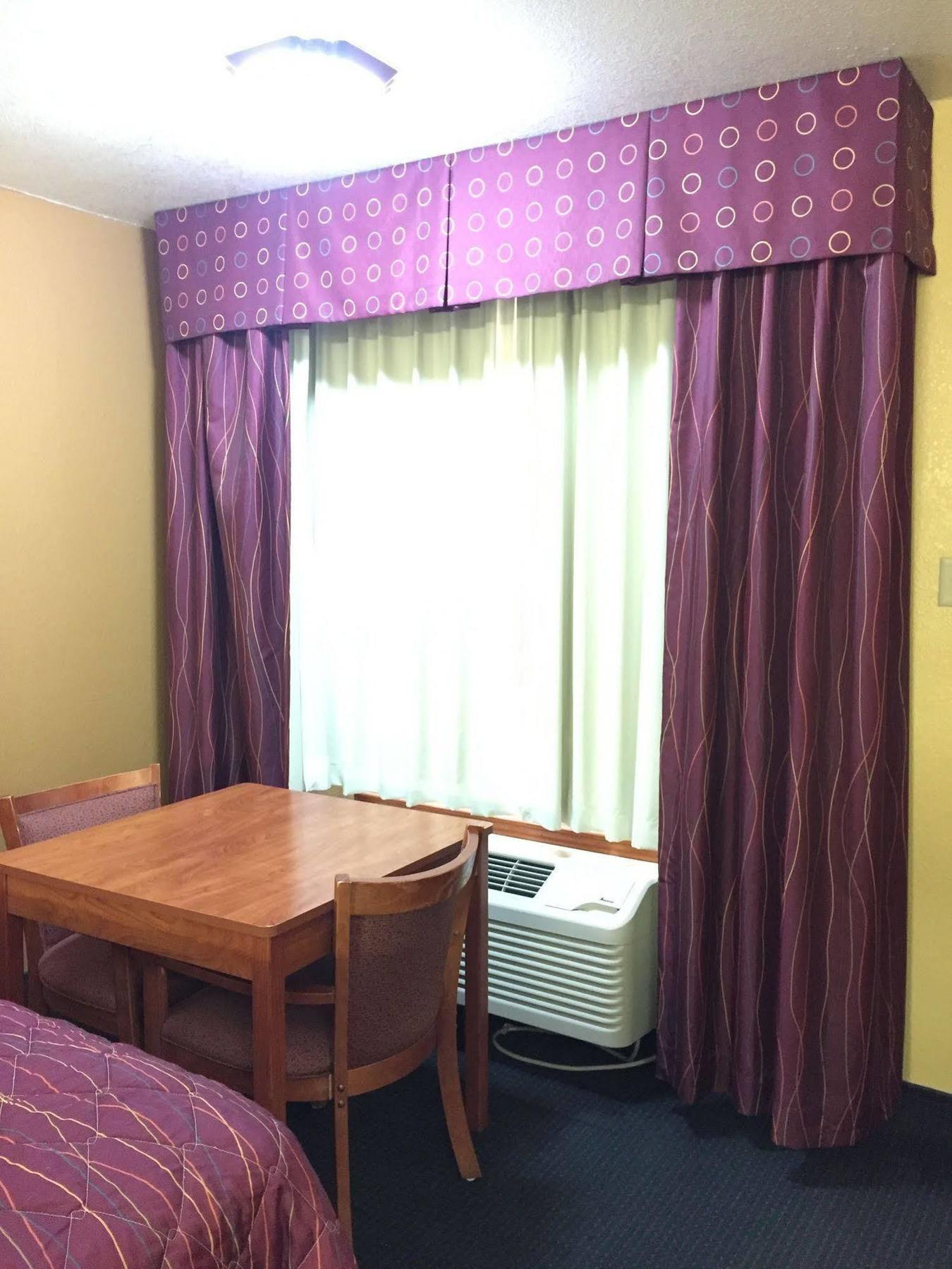 Royal Inn Pearsall מראה חיצוני תמונה